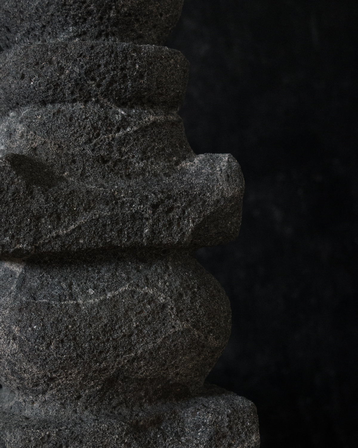 一石五輪塔 Gorinto Stone Sculpture